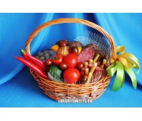 Корзина из колбасы и овощей Мясной фасад мини