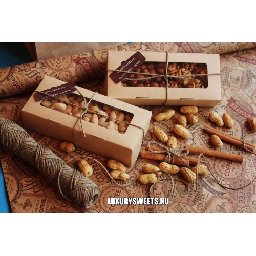Подарочный набор из орехов Комплимент в коробке 4