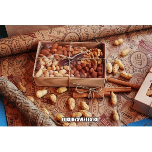 Подарочный набор из орехов Комплимент в коробке 5