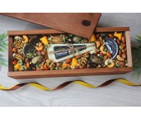 Подарочный набор в деревянном ящике с крышкой Бокс из орехов и сыра Вкусные эмоции 4