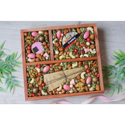 Подарочный набор в деревянном ящике Бокс из орехов и сыра Вкусные эмоции 6