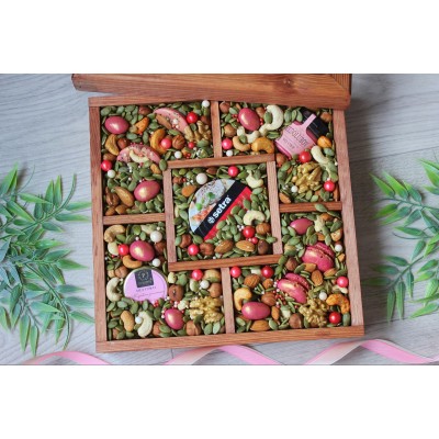 Подарочный набор в деревянном ящике с крышкой Бокс из орехов и мёда Вкусные эмоции 8