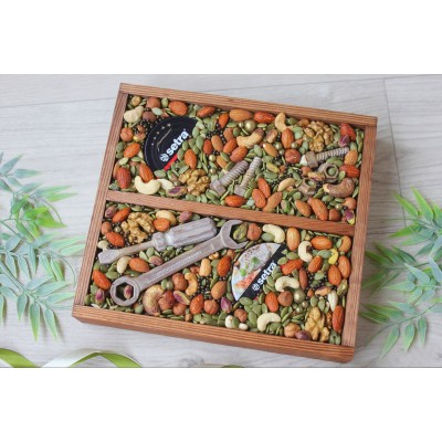 Подарочный набор в деревянном ящике Бокс из орехов Вкусные эмоции 10