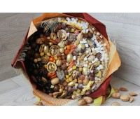 Букет из орехов и сухофруктов Луна и солнце