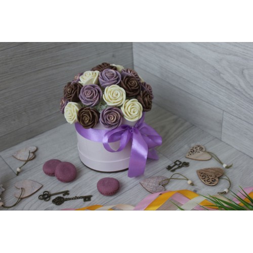 Шляпная коробка из шоколадных роз Виктория 23шт (МБС)