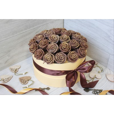 Шляпная коробка из шоколадных роз Виктория 35шт (М)