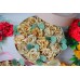 Съедобный фруктовый букет с розами из яблочных и грушевых фрипсов в шляпной коробке Огни большого города 4